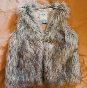 Girls faux fur vest 😍